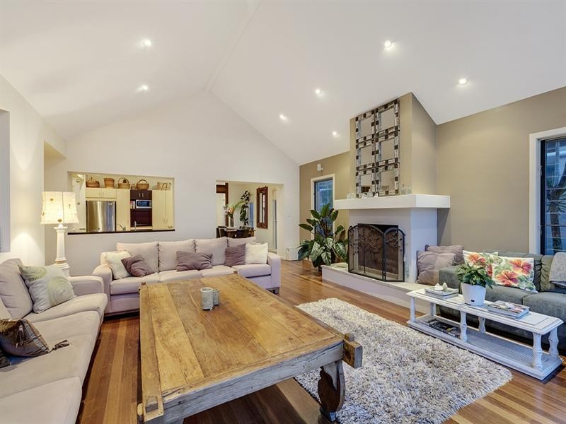 114 Tallebudgera Drive, Palm Beach QLD 4221
