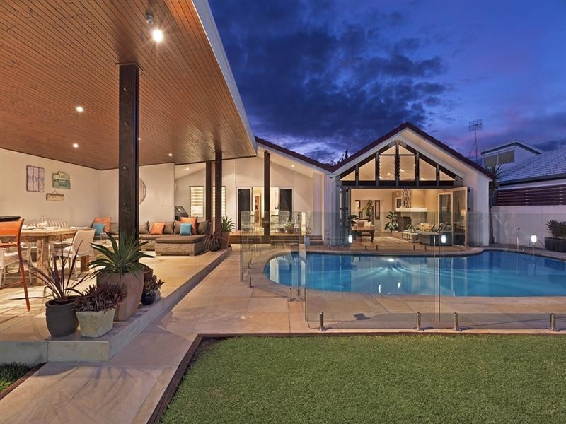 114 Tallebudgera Drive, Palm Beach QLD 4221