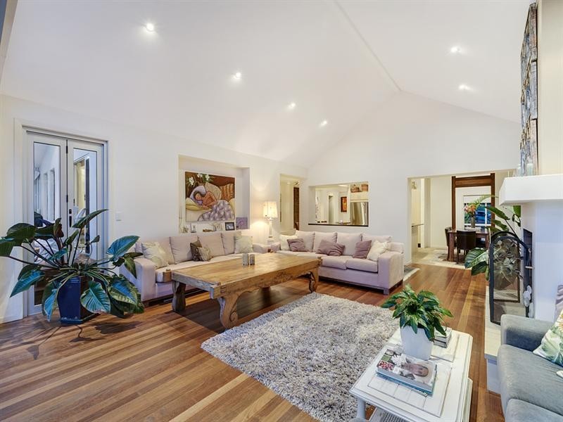 114 Tallebudgera Drive, Palm Beach QLD 4221