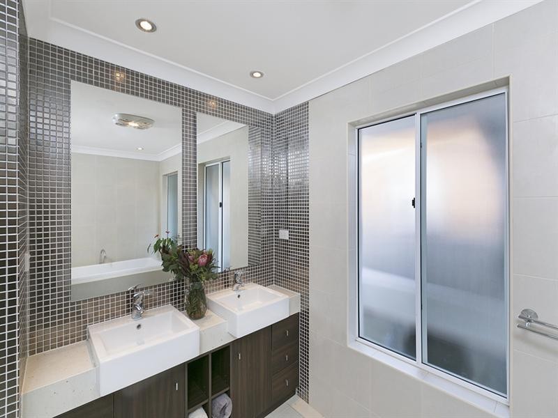 114 Tallebudgera Drive, Palm Beach QLD 4221