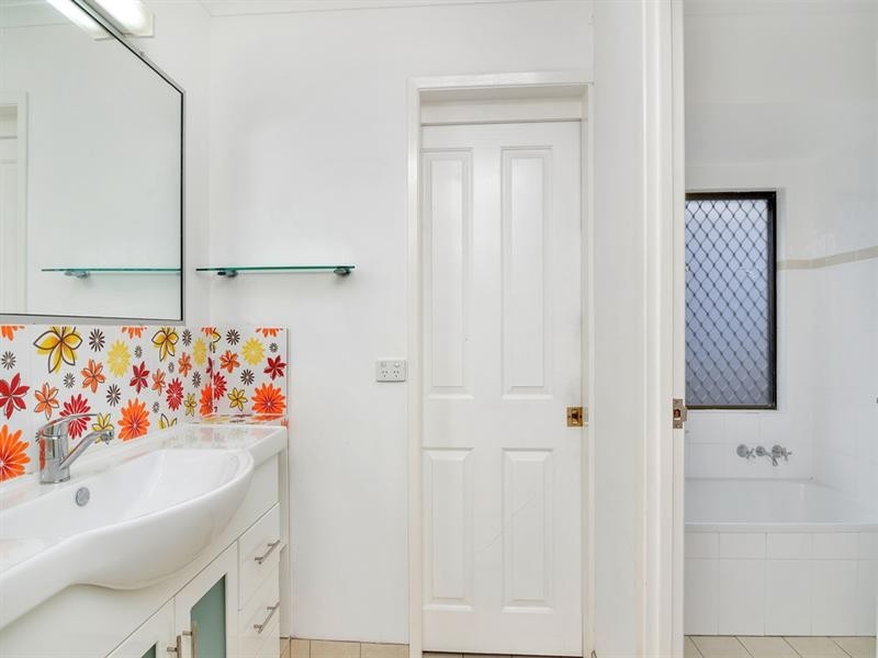 26 Glentrees Grove, Currumbin Waters QLD 4223