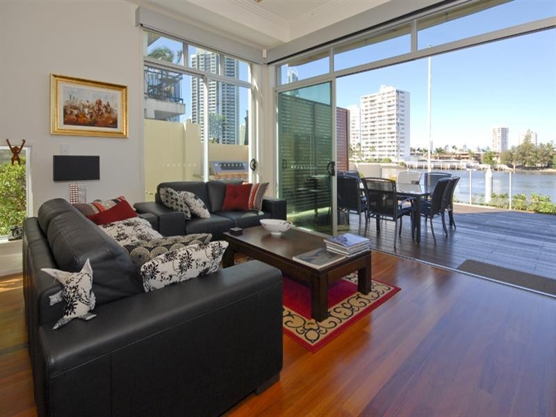 1/287 Stanhill Drive, Chevron Island QLD 4217