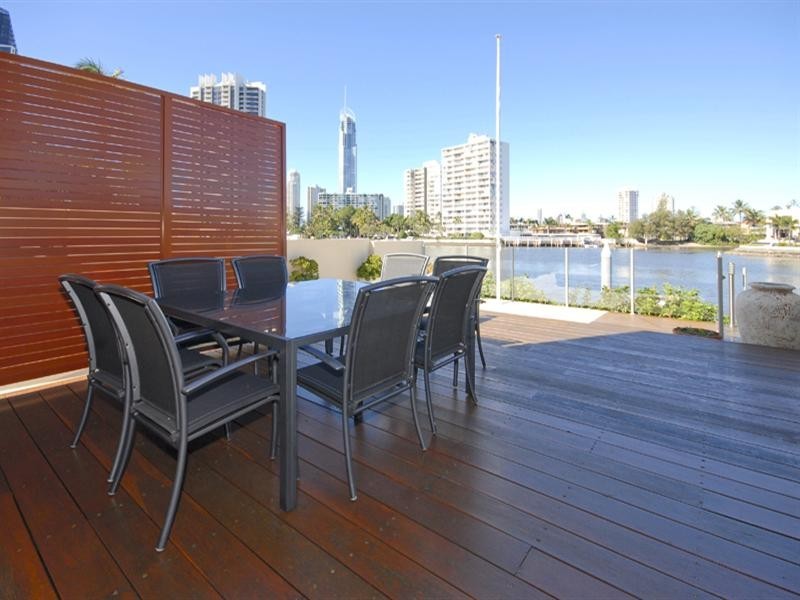 1/287 Stanhill Drive, Chevron Island QLD 4217