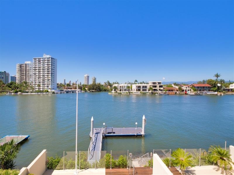1/287 Stanhill Drive, Chevron Island QLD 4217