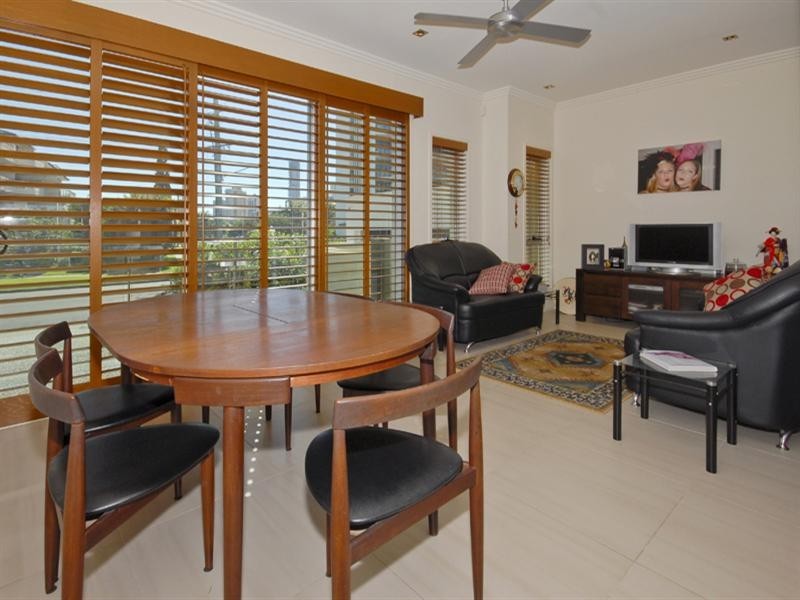 1/287 Stanhill Drive, Chevron Island QLD 4217