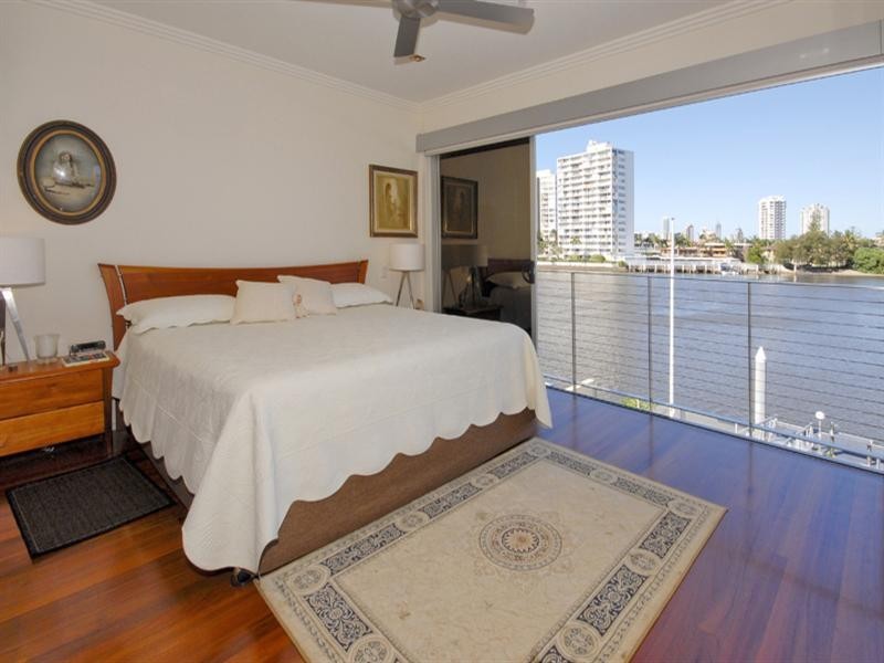 1/287 Stanhill Drive, Chevron Island QLD 4217