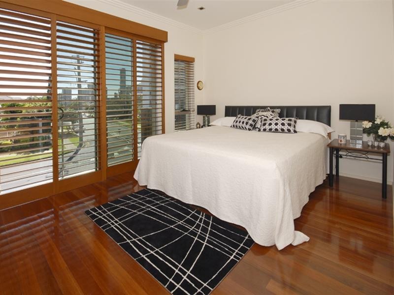 1/287 Stanhill Drive, Chevron Island QLD 4217