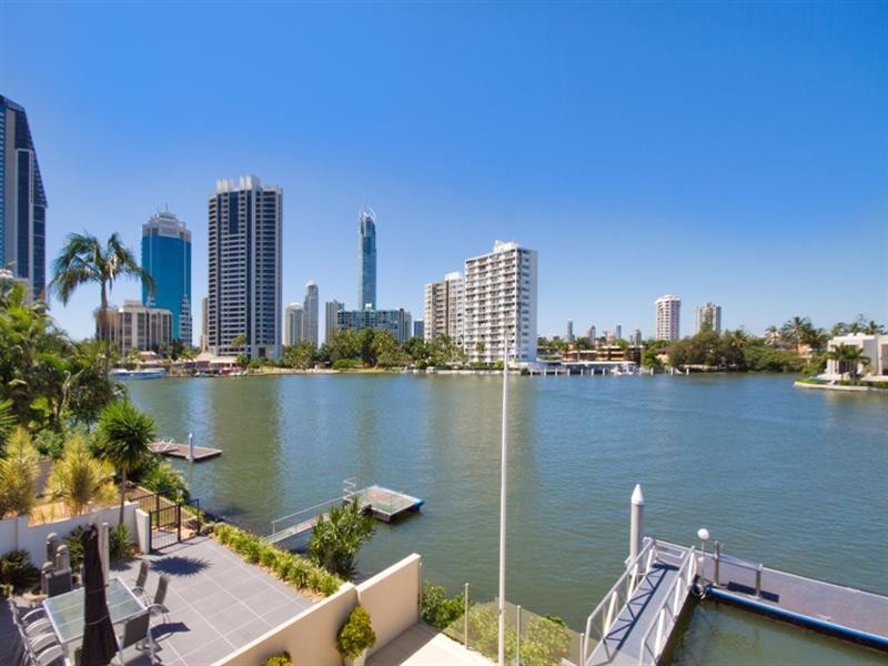 1/287 Stanhill Drive, Chevron Island QLD 4217
