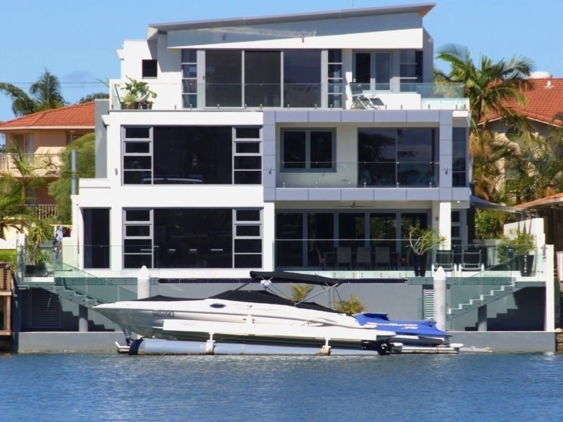 69 Stanhill Drive, Chevron Island QLD 4217