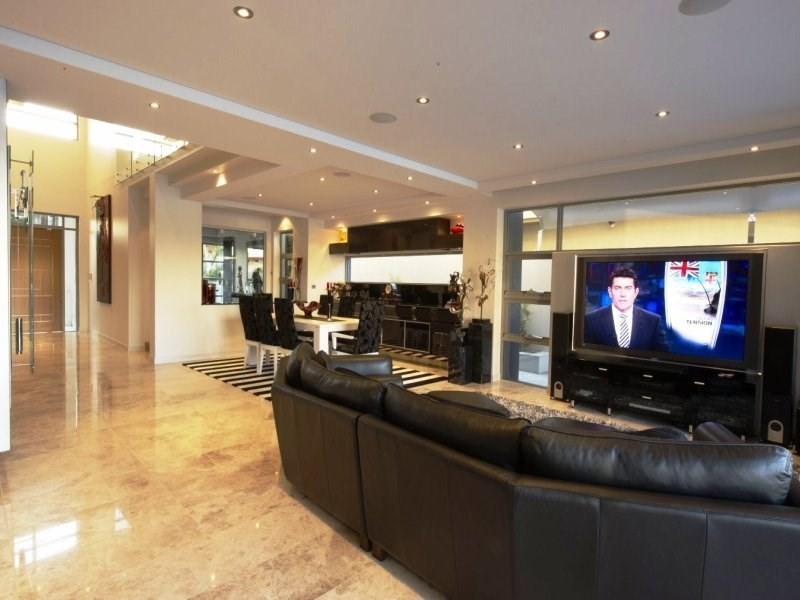 69 Stanhill Drive, Chevron Island QLD 4217