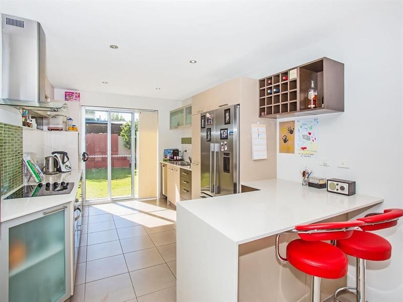 9 Flores Avenue, Palm Beach QLD 4221