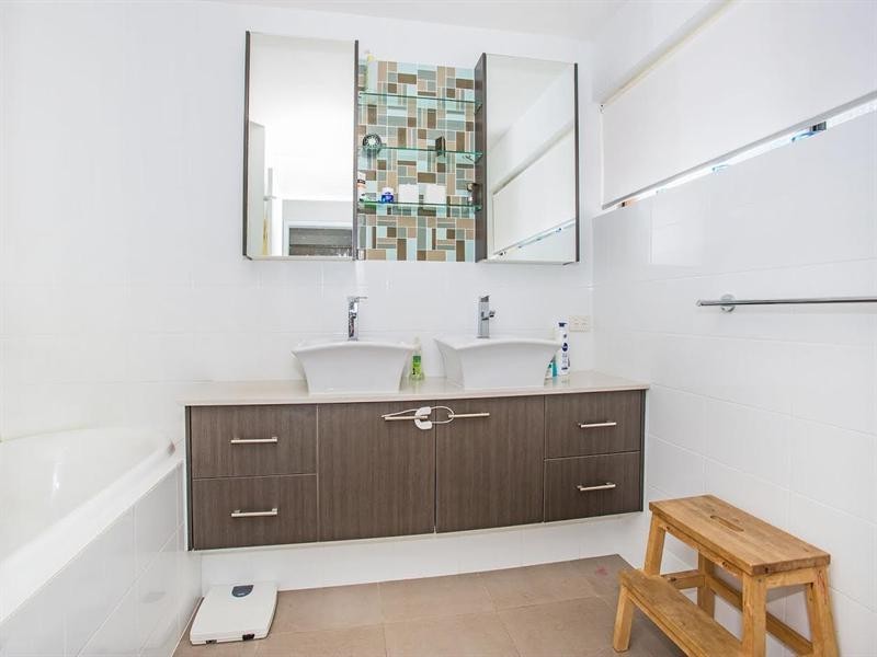 9 Flores Avenue, Palm Beach QLD 4221