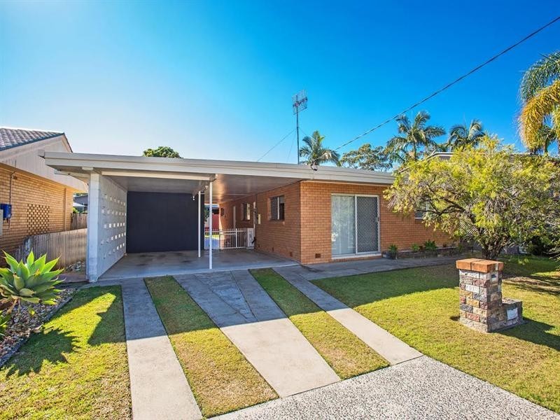 9 Flores Avenue, Palm Beach QLD 4221