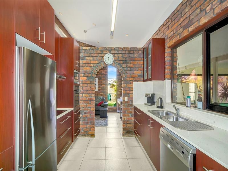 6 Birch Court, Palm Beach QLD 4221