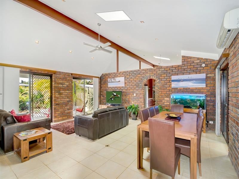6 Birch Court, Palm Beach QLD 4221