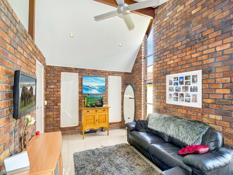 6 Birch Court, Palm Beach QLD 4221
