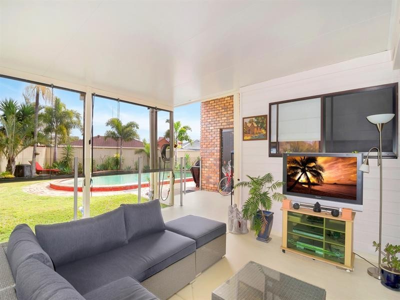 6 Birch Court, Palm Beach QLD 4221