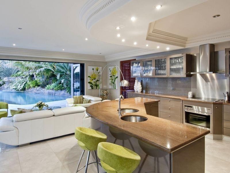171 Monaco Street, Broadbeach Waters QLD 4218