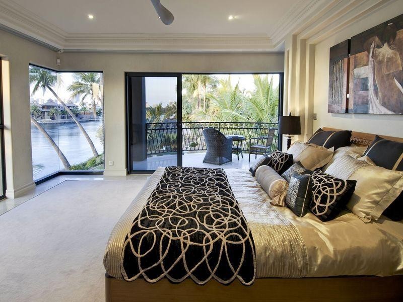 171 Monaco Street, Broadbeach Waters QLD 4218