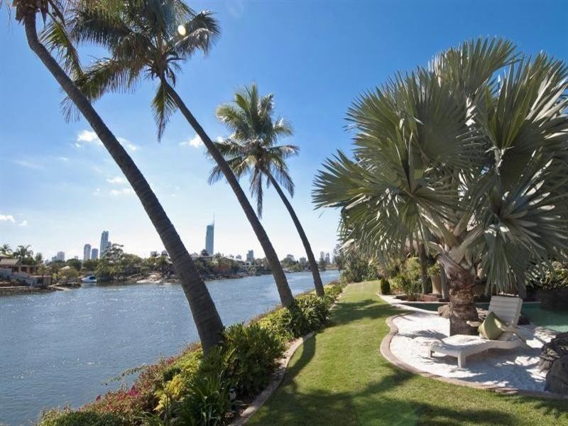 171 Monaco Street, Broadbeach Waters QLD 4218