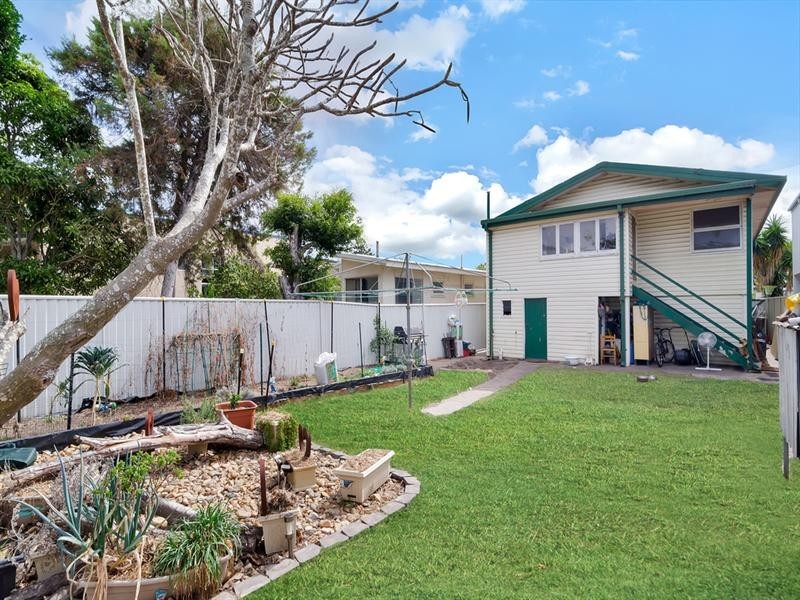 24 Sixth Avenue, Palm Beach QLD 4221