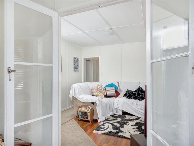 24 Sixth Avenue, Palm Beach QLD 4221