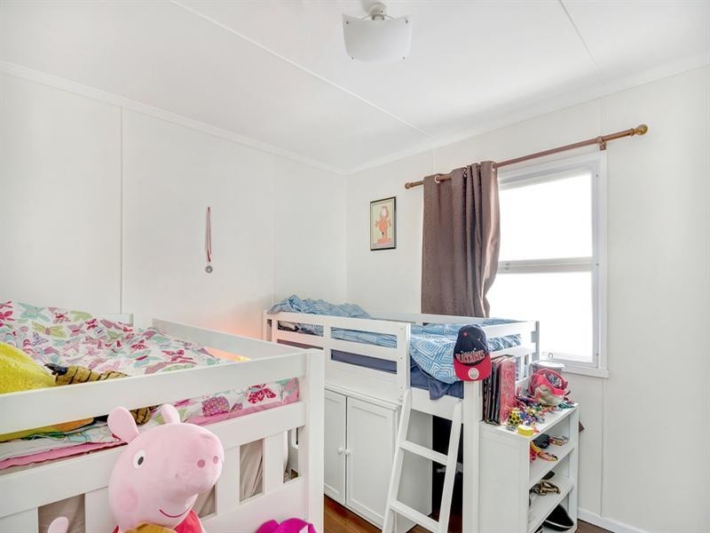 24 Sixth Avenue, Palm Beach QLD 4221