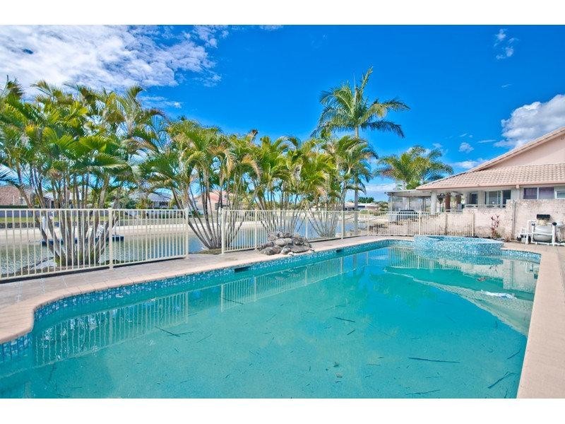 10 Wollundry Place, Mermaid Waters QLD 4218