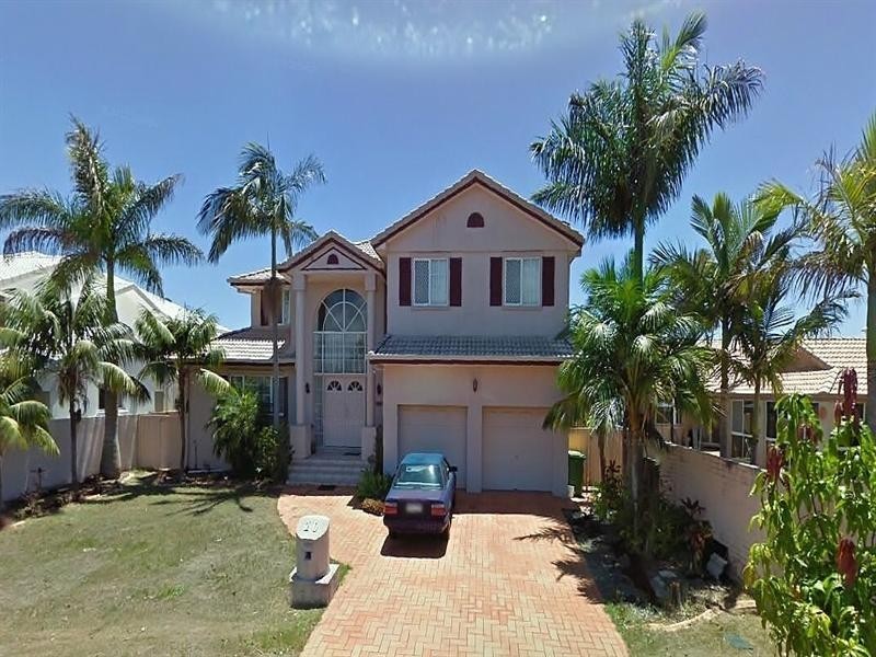 10 Wollundry Place, Mermaid Waters QLD 4218