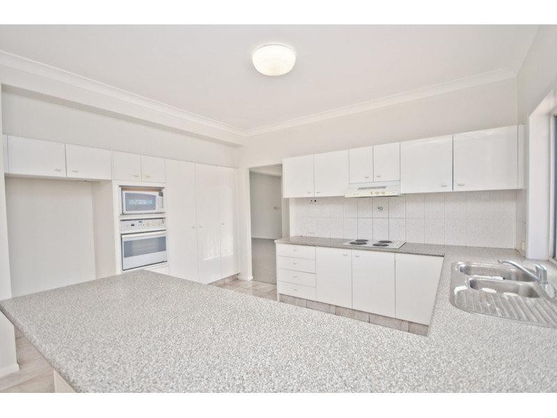 10 Wollundry Place, Mermaid Waters QLD 4218