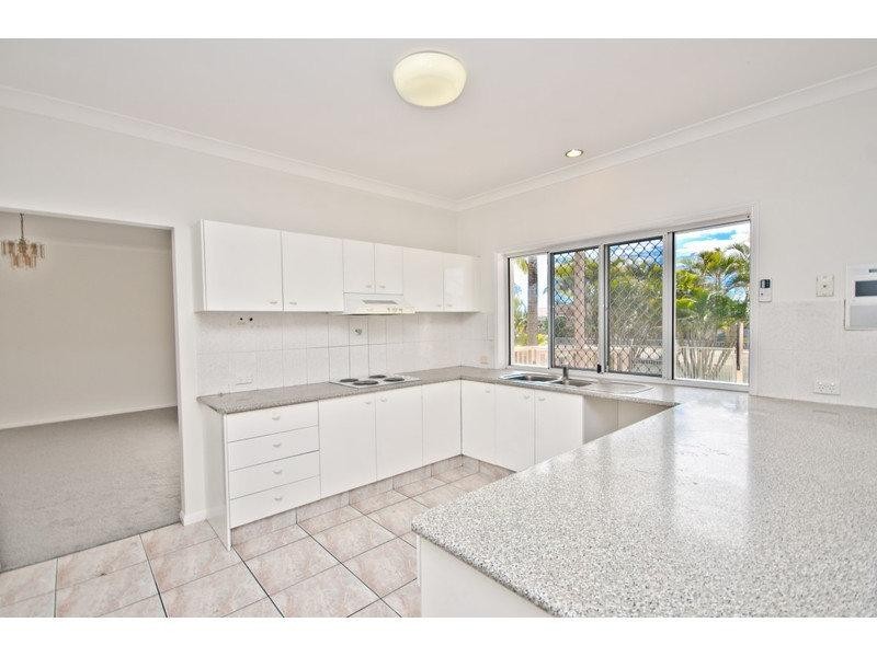 10 Wollundry Place, Mermaid Waters QLD 4218