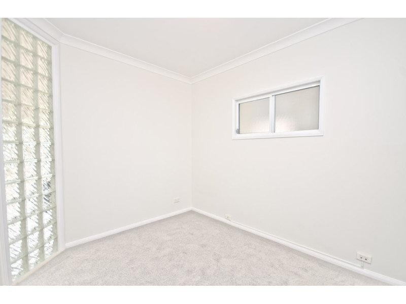 10 Wollundry Place, Mermaid Waters QLD 4218