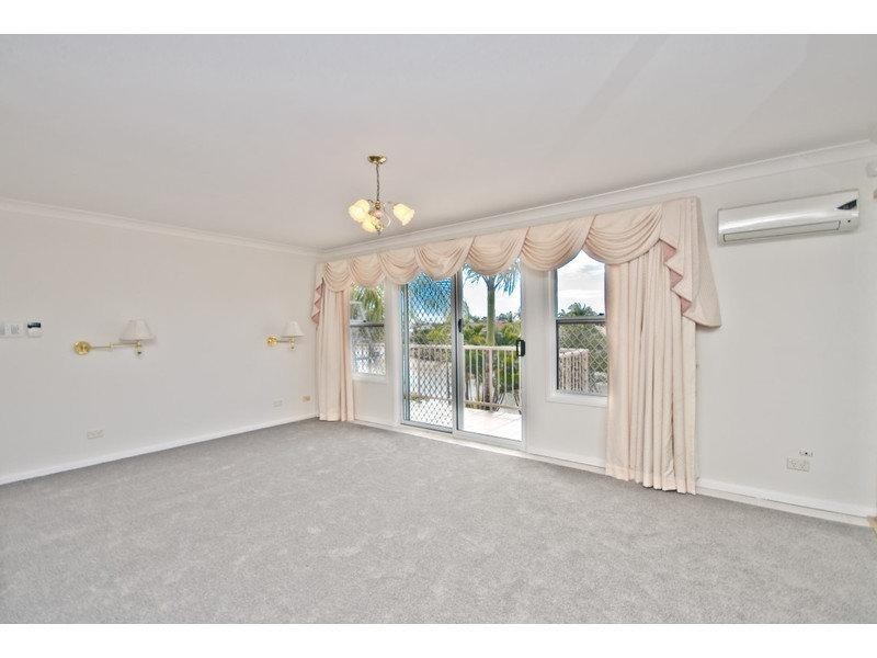 10 Wollundry Place, Mermaid Waters QLD 4218