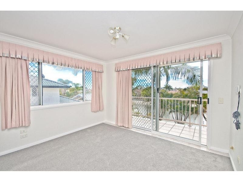 10 Wollundry Place, Mermaid Waters QLD 4218