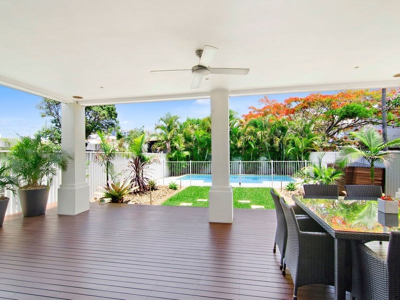 22 Sixth Avenue, Palm Beach QLD 4221