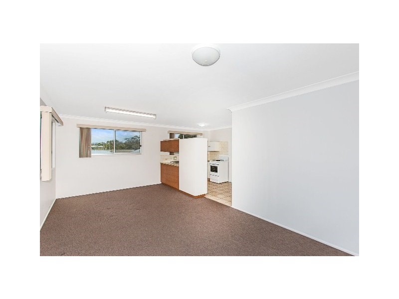 2/74 Leyte Avenue, Palm Beach QLD 4221