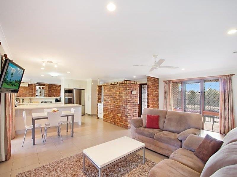 32 Pinon Close, Elanora QLD 4221