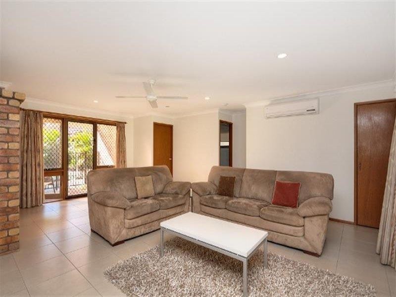 32 Pinon Close, Elanora QLD 4221