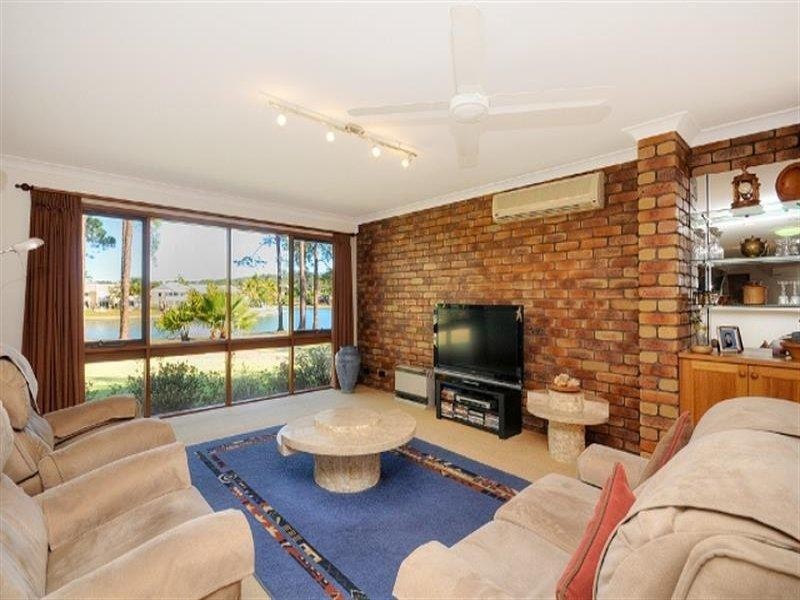 32 Pinon Close, Elanora QLD 4221