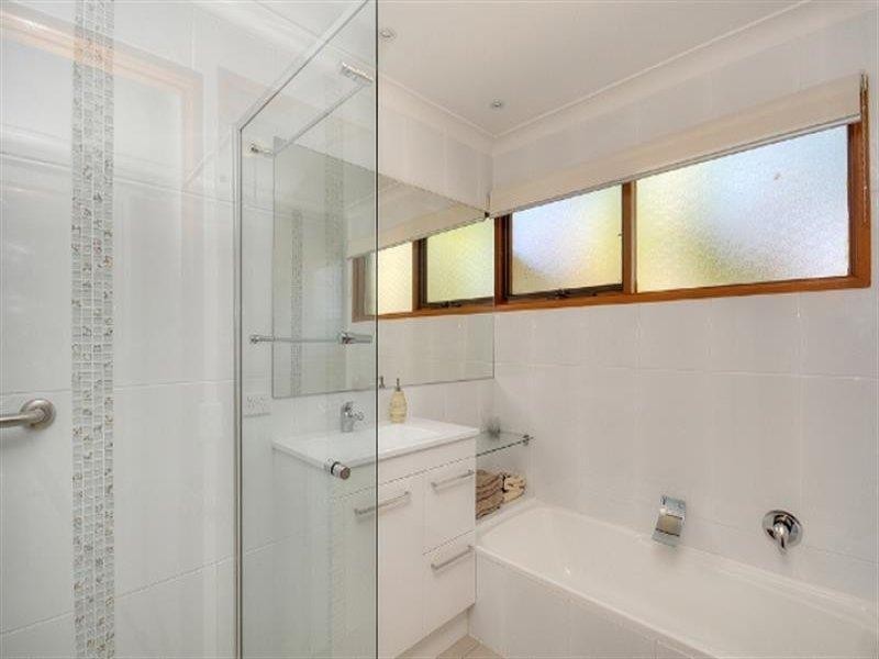 32 Pinon Close, Elanora QLD 4221