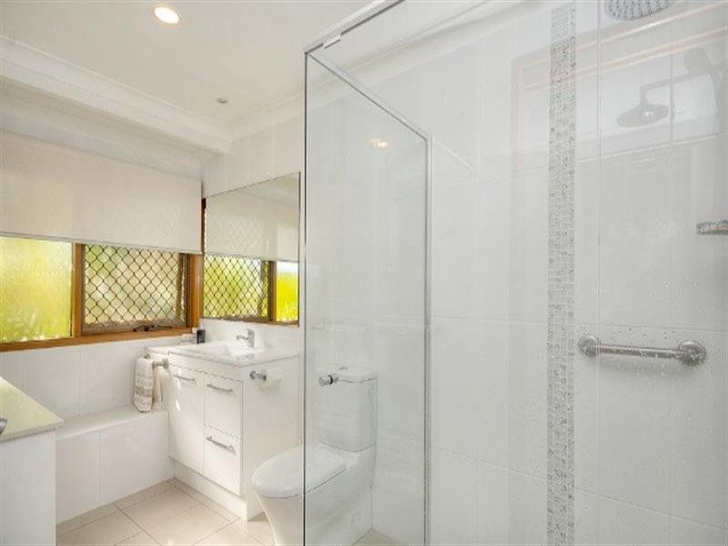 32 Pinon Close, Elanora QLD 4221