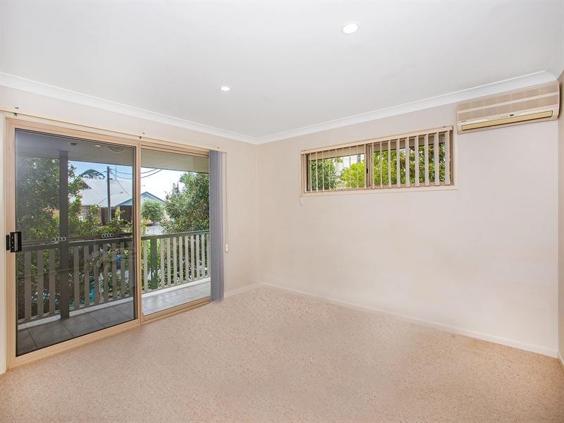 8 Hawaii Avenue, Palm Beach QLD 4221