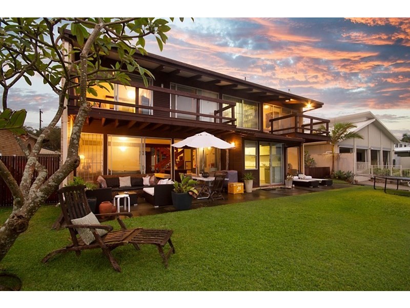 96 Mallawa Drive, Palm Beach QLD 4221