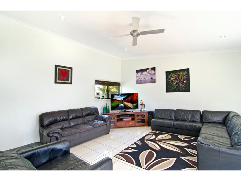 32 Illaroo Street, Palm Beach QLD 4221