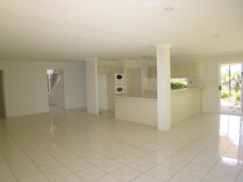 6 Earle Court, Tallai QLD 4213