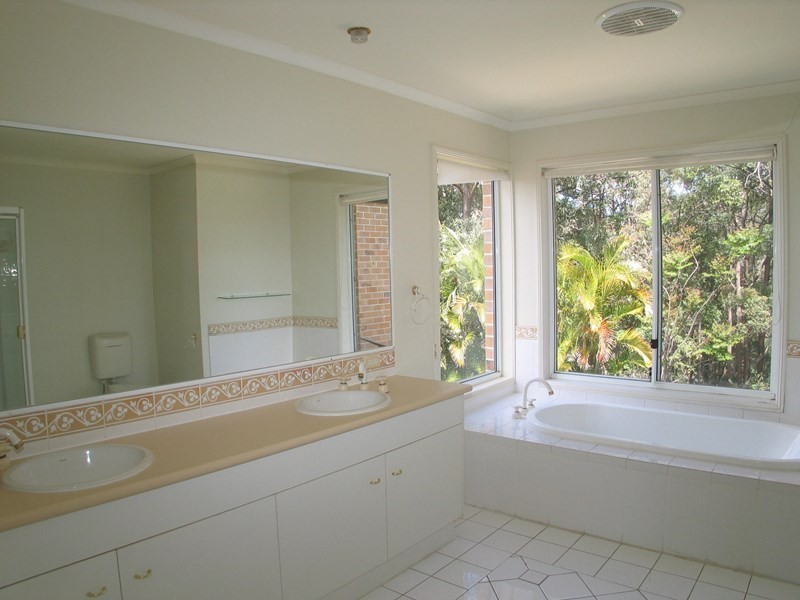 6 Earle Court, Tallai QLD 4213