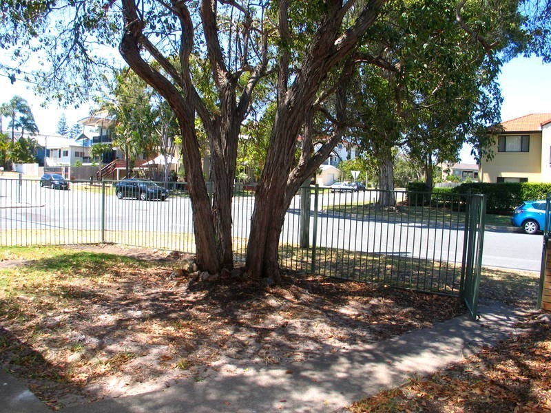 2/23A Twenty Third Avenue, Palm Beach QLD 4221