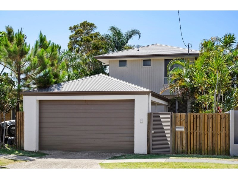 19 Twenty Seventh Avenue, Palm Beach QLD 4221