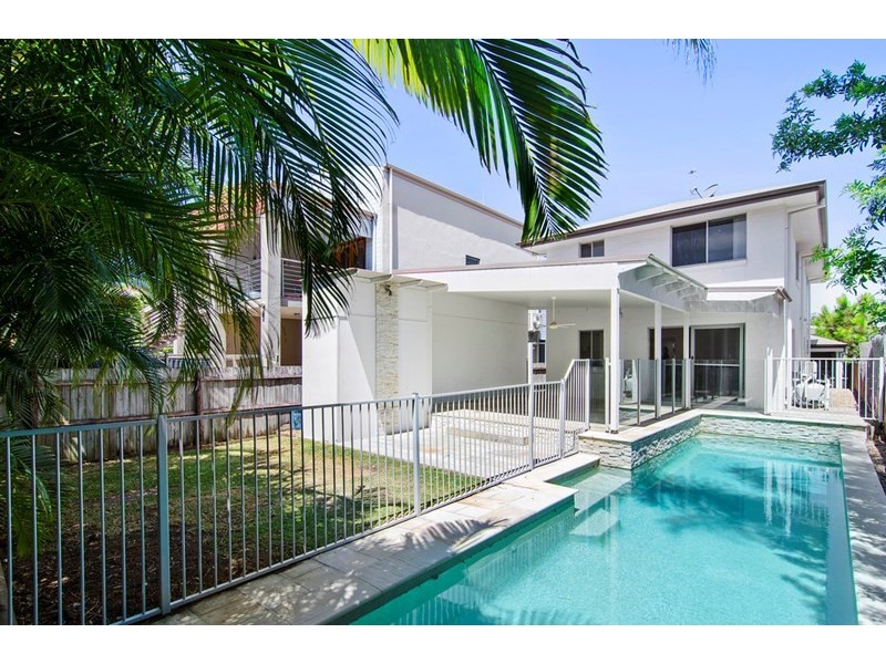 19 Twenty Seventh Avenue, Palm Beach QLD 4221