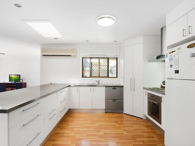 82 Saffron Street, Elanora QLD 4221